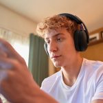 Logitech G325, Headset Gaming Wireless Untuk PC Dan HP Kamu