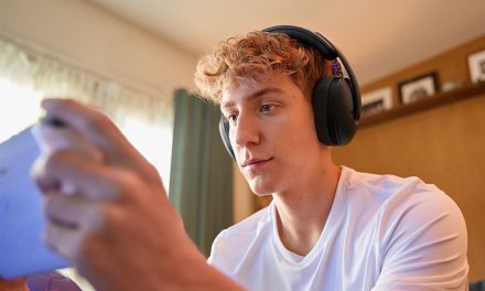 Logitech G325, Headset Gaming Wireless Untuk PC Dan HP Kamu