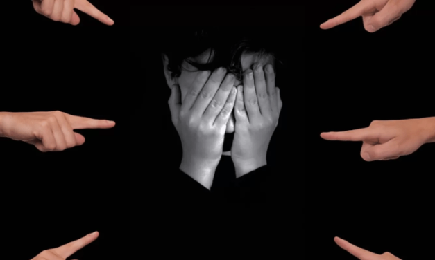 Berhenti Salahkan Baju Korban, Saatnya Stop Victim Blaming