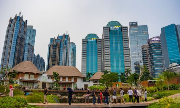 4 Aktivitas Piknik Hemat Di Hutan Kota GBK