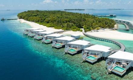 Maldives Surga Tropis Dunia Dengan Laut Biru Yang Memikat